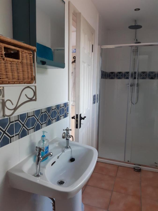 Back2Roots - Beautifully Restored Cottage, Doochary מראה חיצוני תמונה